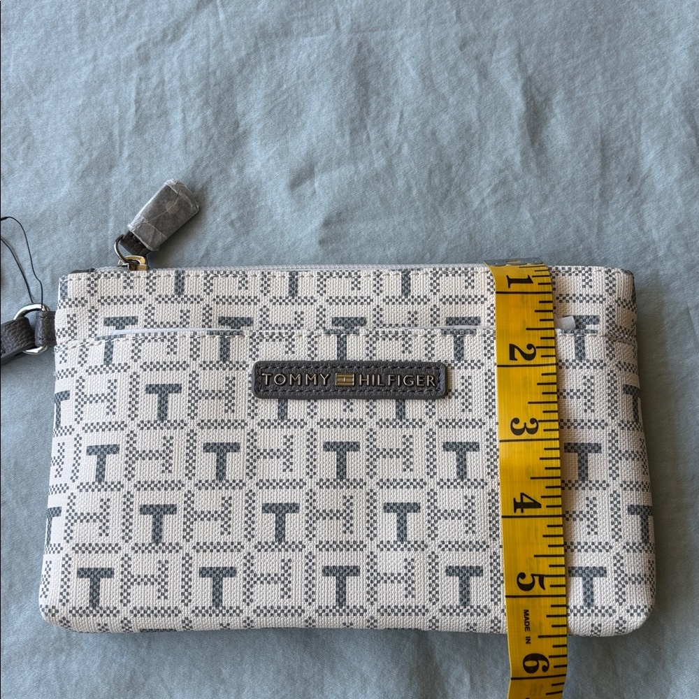 Tommy Hilfiger White & Gray Logo Print Wristlet - Picture 6 of 6